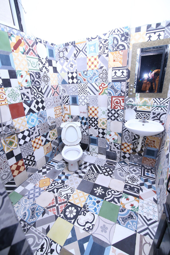 Bathroom 3, Geminai Hotel & Cafe, Đồng Hới