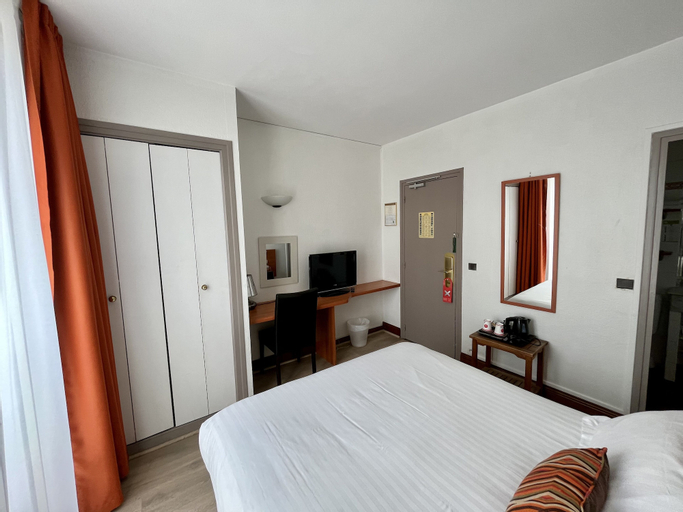 Bedroom 25