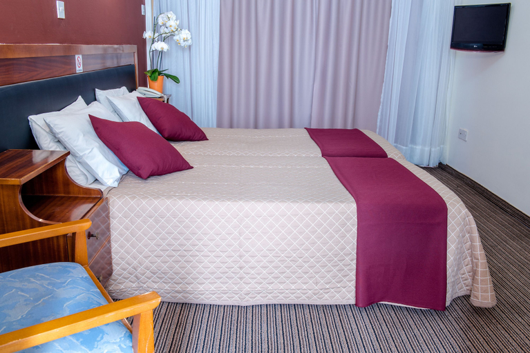 Bedroom 3, Kings Hotel