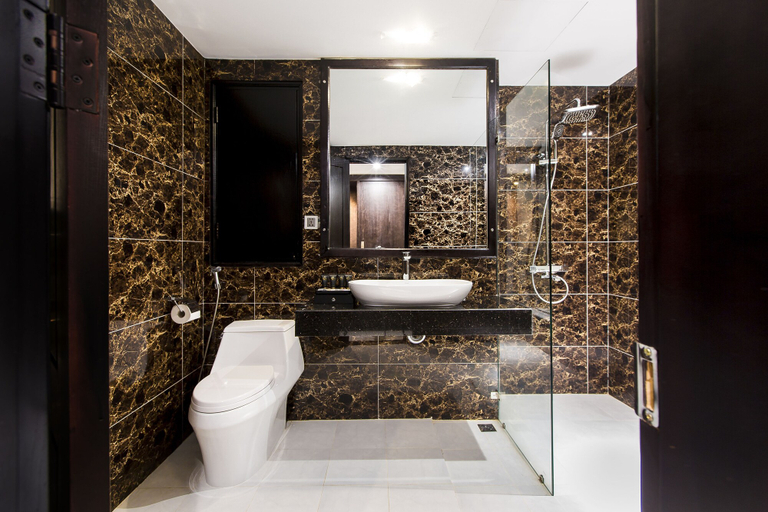 Bathroom 5, Royal Quang Binh Hotel, Đồng Hới