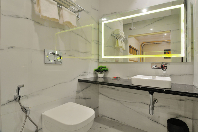 Bathroom 4, The Gold Regency, Delhi
