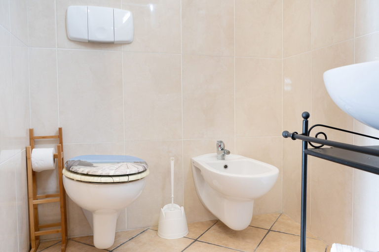 Bathroom 3, Vico Delle Palme, Bari