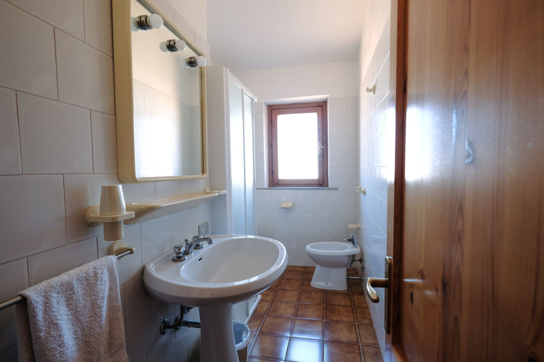 Bathroom 5, Hotel L'Aragosta, Nuoro
