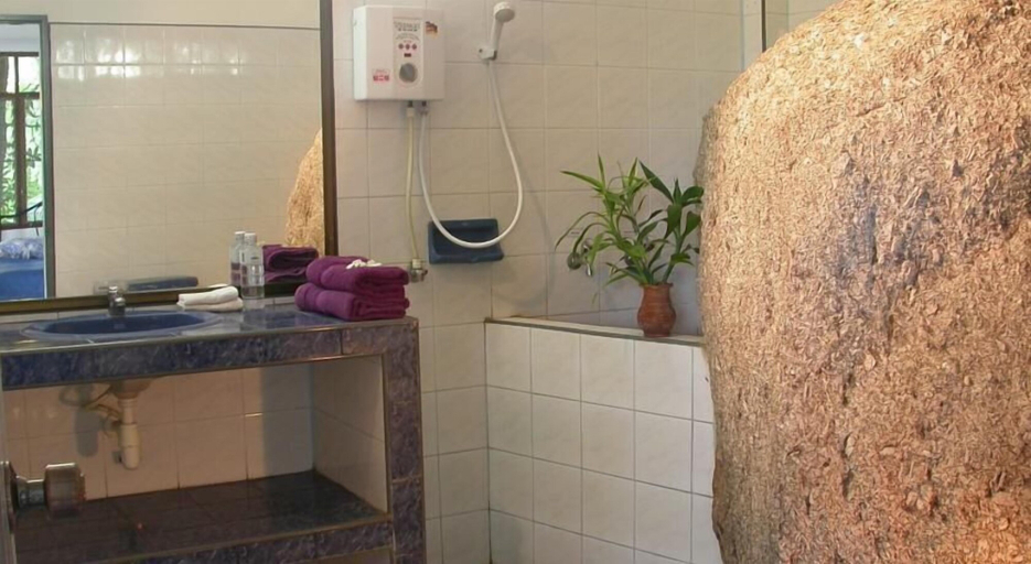 Bathroom 5, Seaview Paradise Mountain Holiday Villas, Ko Samui
