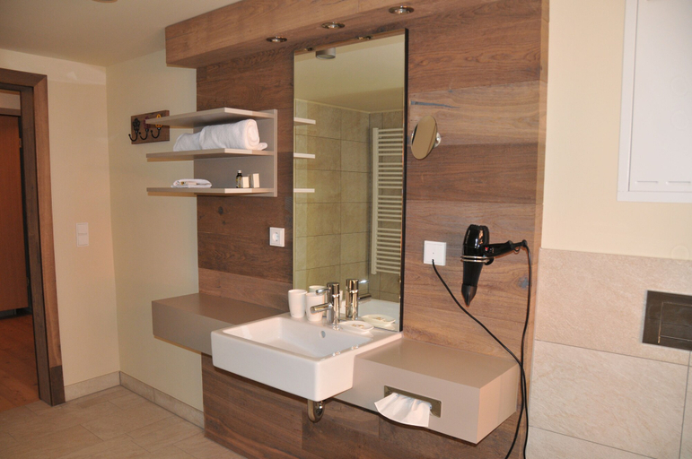 Bathroom 4, Hezelhof Hotel, Ansbach