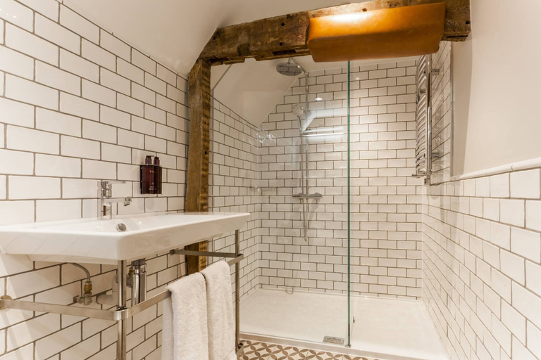 Bathroom 3, The Red Lion, Hampshire