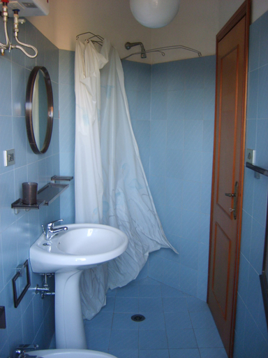 Bathroom 3, Residence Primula, Teramo