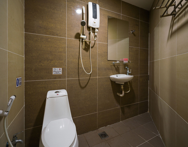 Bathroom 5, Enrich Hotel, Kuala Selangor