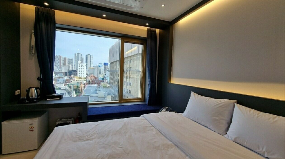 Bedroom 13