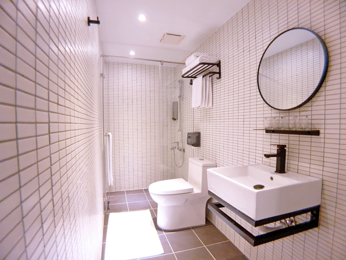 Bathroom 3, River inn Station, Kaohsiung