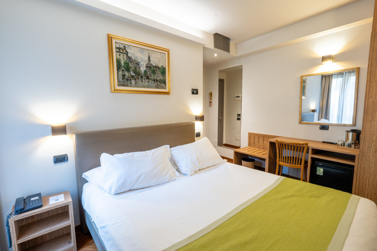 Bedroom 2, Hotel Regina, Milano