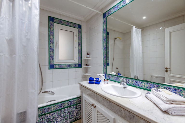 Bathroom, L'Oiseau Bleu Marsa Plage, La Marsa
