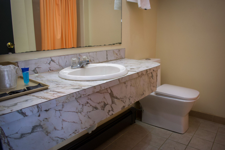 Bathroom 3, Travel Inn, Washington