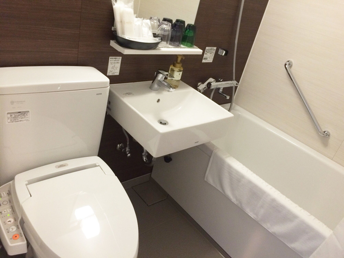 Bathroom 4, Community & Spa Naha Central Hotel, Naha