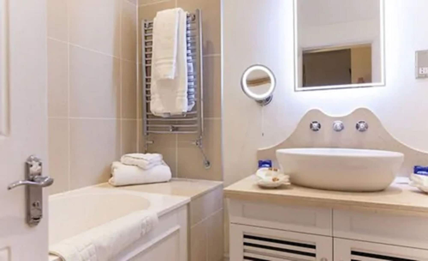 Bathroom 5, Champneys Henlow, Central Bedfordshire