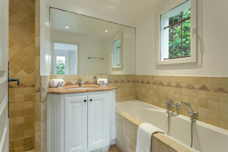 Bathroom 4, Madame Vacances Les Restanques du Carré Beauchêne, Var