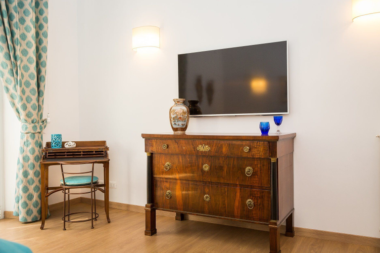 Others 5, Prestigious Apartments Via Barberini, Roma