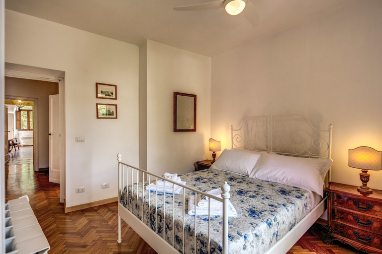 Room 2, Giulia 2BDR, Rome