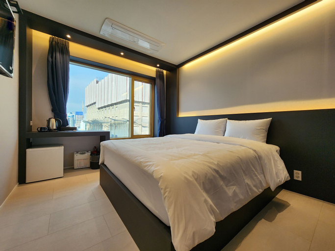 Bedroom 12