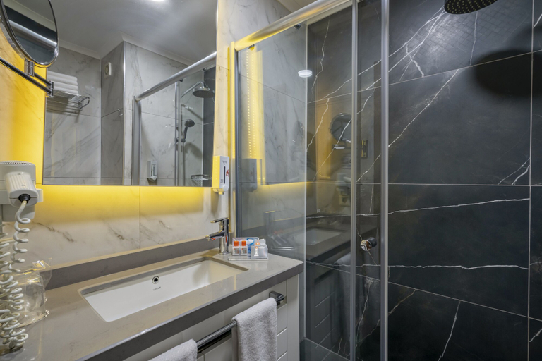 Bathroom 5, Iz Flower Side Beach Hotel - All Inclusive, Manavgat