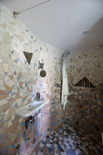 Bathroom, La Belle Folie, Morbihan