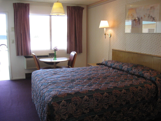Bedroom 3, Motel 8 Willcox, Cochise