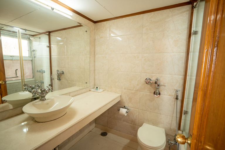 Bathroom 4, Hotel Baljees Regency, Shimla