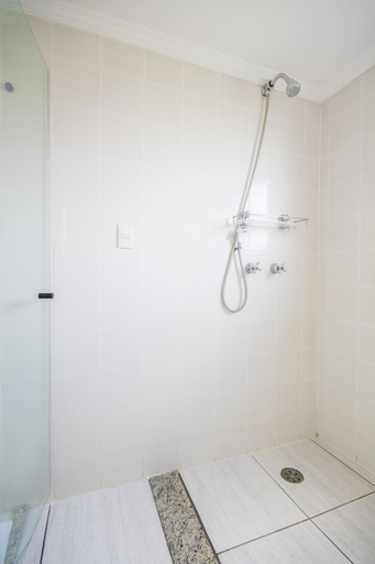 Bathroom 5, Hotel Dan Inn Sorocaba by Nacional Inn, Sorocaba