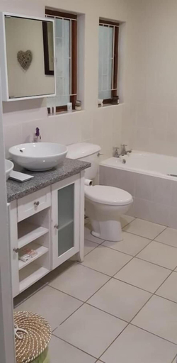 Bathroom, Cybele Lodge, eThekwini