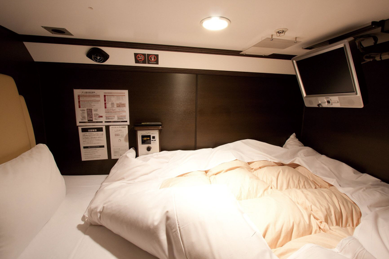 Bedroom 3, HEARTS Capsule Hotel & Spa Nakasu (Male Only), Fukuoka