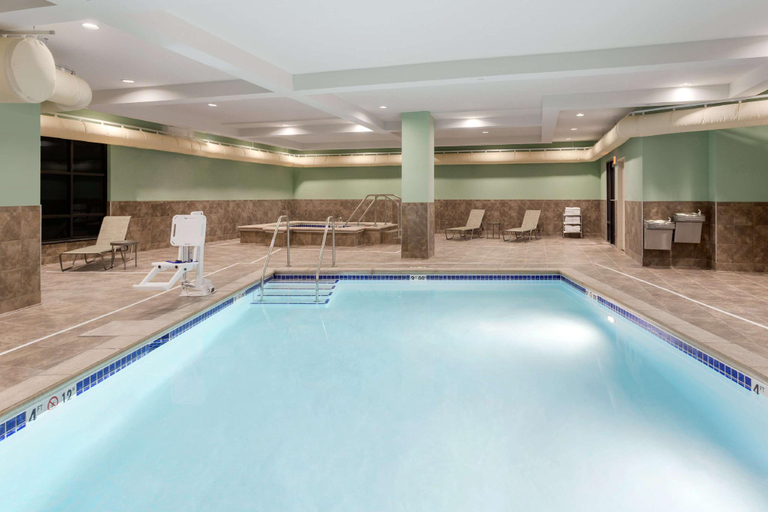 Sport & Beauty, Hampton Inn & Suites West Des Moines/SW-Mall Area, Dallas