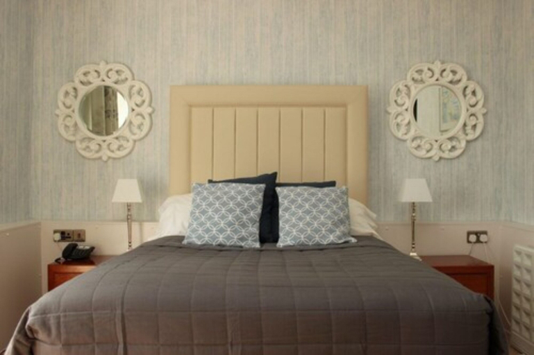 Bedroom 3, Old Kings Arms Hotel, Pembrokeshire