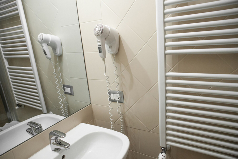 Bathroom 3, La Residenza Fiorentina, Florence
