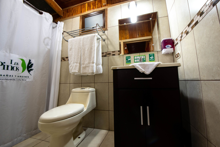 Bathroom 3, Los Pinos Cabanas y Jardines, Puntarenas