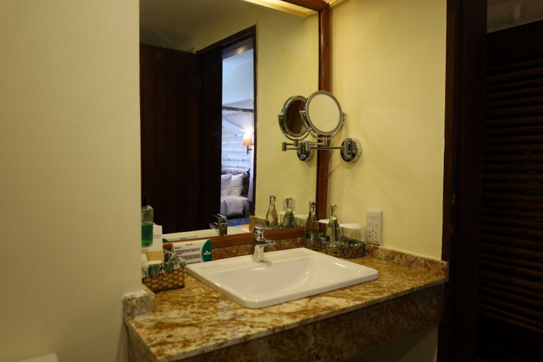 Bathroom 4, Taita Hills Safari Resort & Spa, Mwatate