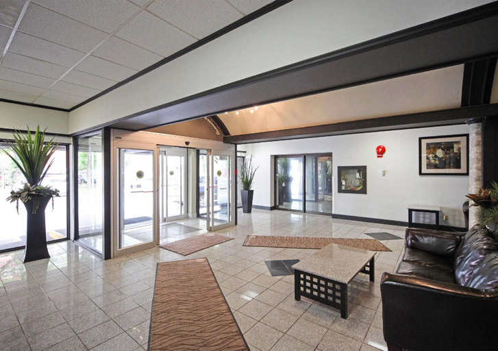 Public Area 2, Comfort Inn & Suites Edmonton Downtown, Division No. 11