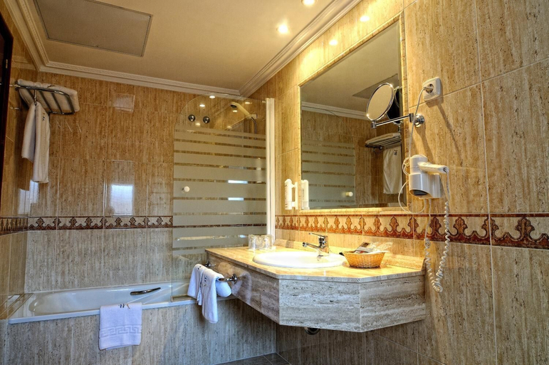 Bathroom 5, Alisi, Burgos