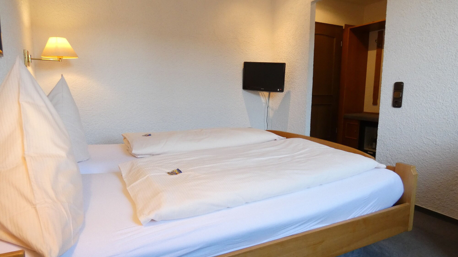 Bedroom 2, Hotel Burg Breuberg, Odenwaldkreis