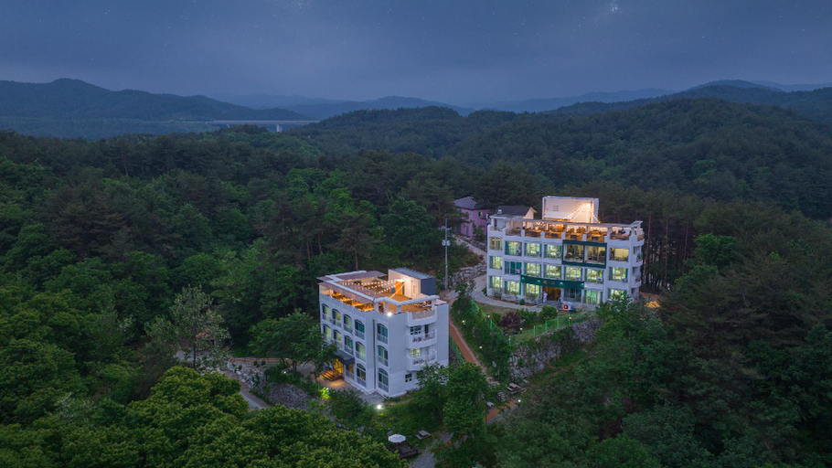 Public Area, Zio Pintree, Yangyang