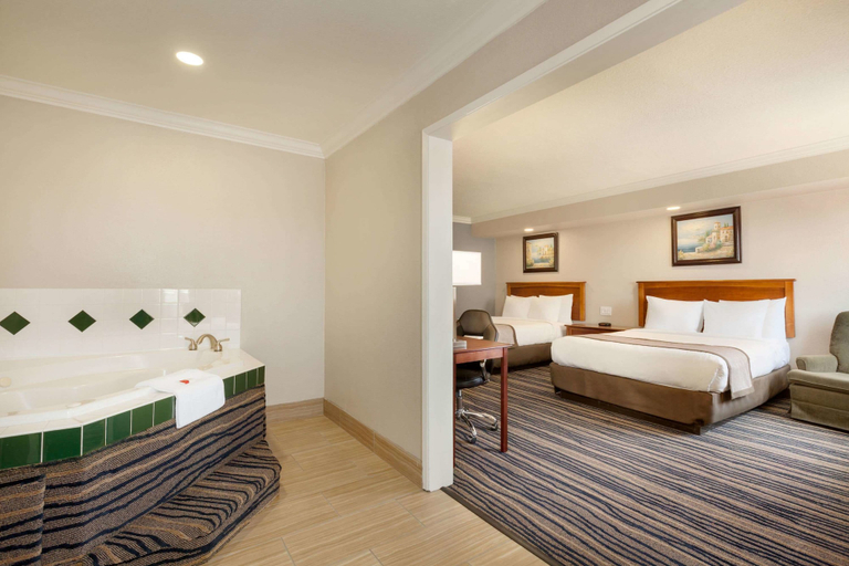 Bedroom 3, Days Inn by Wyndham Eureka CA, Humboldt
