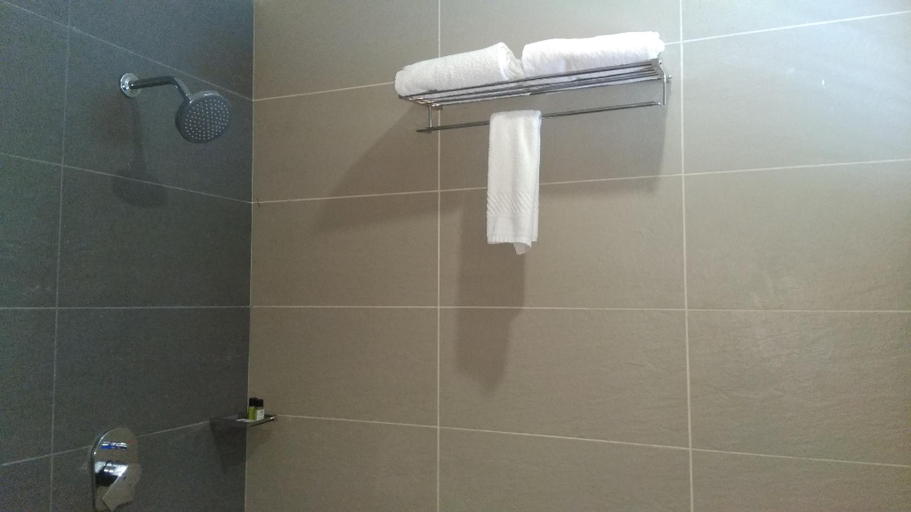 Bathroom 3, Thanmayi Inn, Krishna