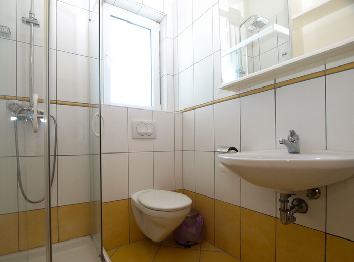 Bathroom 5, Apartment 1970, Medulin