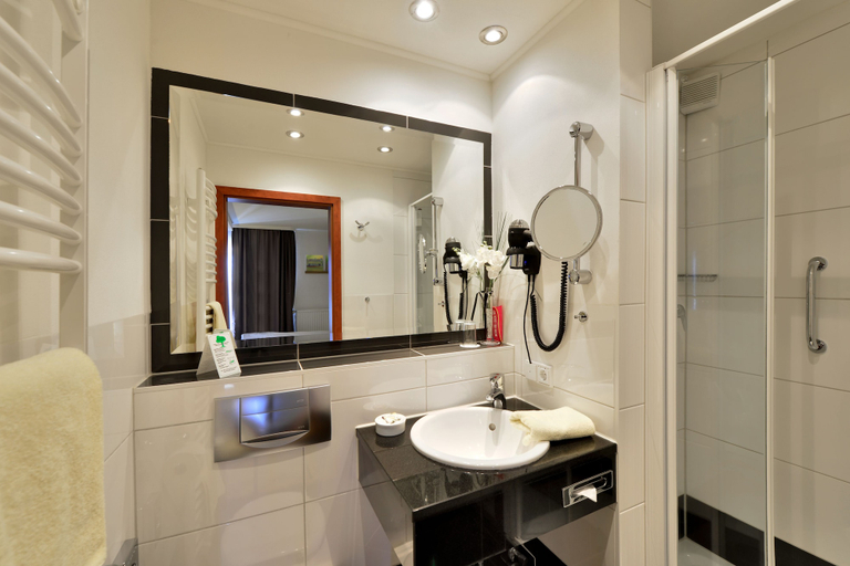 Bathroom 5, Hotel Caroline Mathilde, Celle