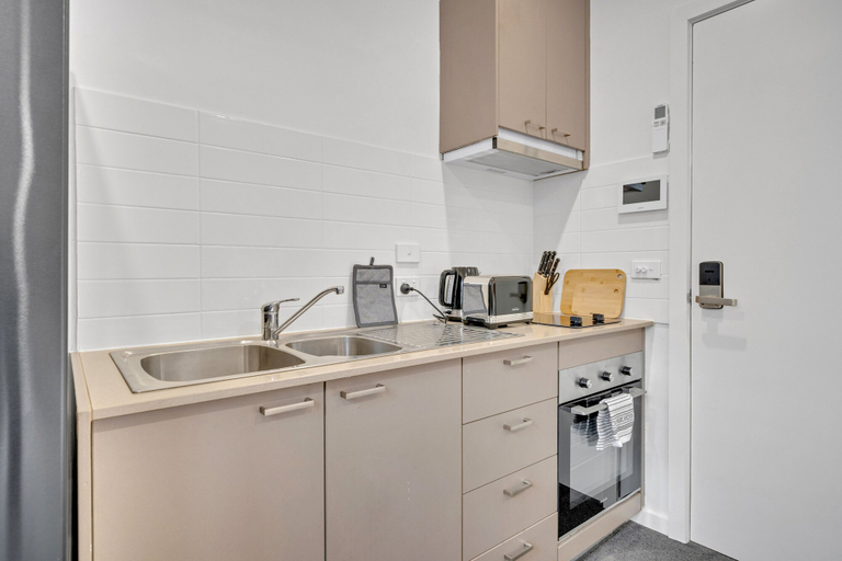 Others 4, 113 Hoddle, Melbourne