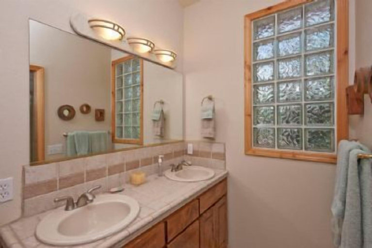 Bathroom, Cristallina Greens, Nevada