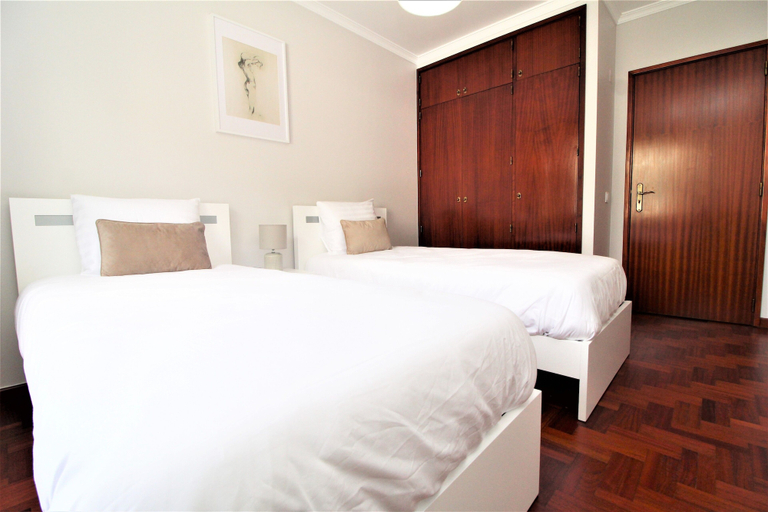 Bedroom 3, Grey Apartment in City Center with Sea View, Funchal