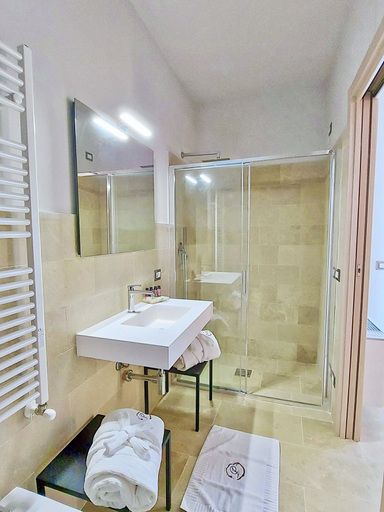 Bathroom 5, POGGIO LEANO, Ragusa
