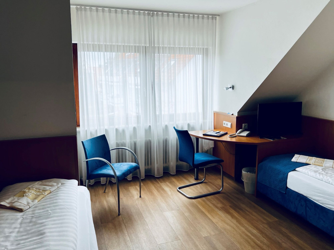 Bedroom 2, Hotel & Restaurant Goldener Pflug, Ludwigsburg