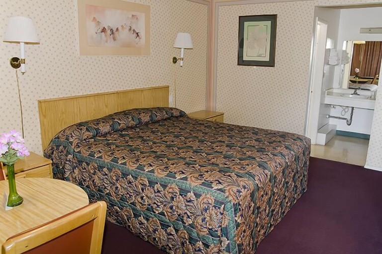 Bedroom 3, Motel 8 Willcox, Cochise
