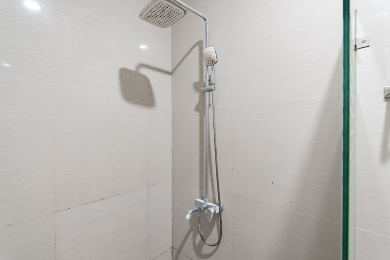 Bathroom 4, RedDoorz Plus @ Point Phila Cihampelas, Bandung